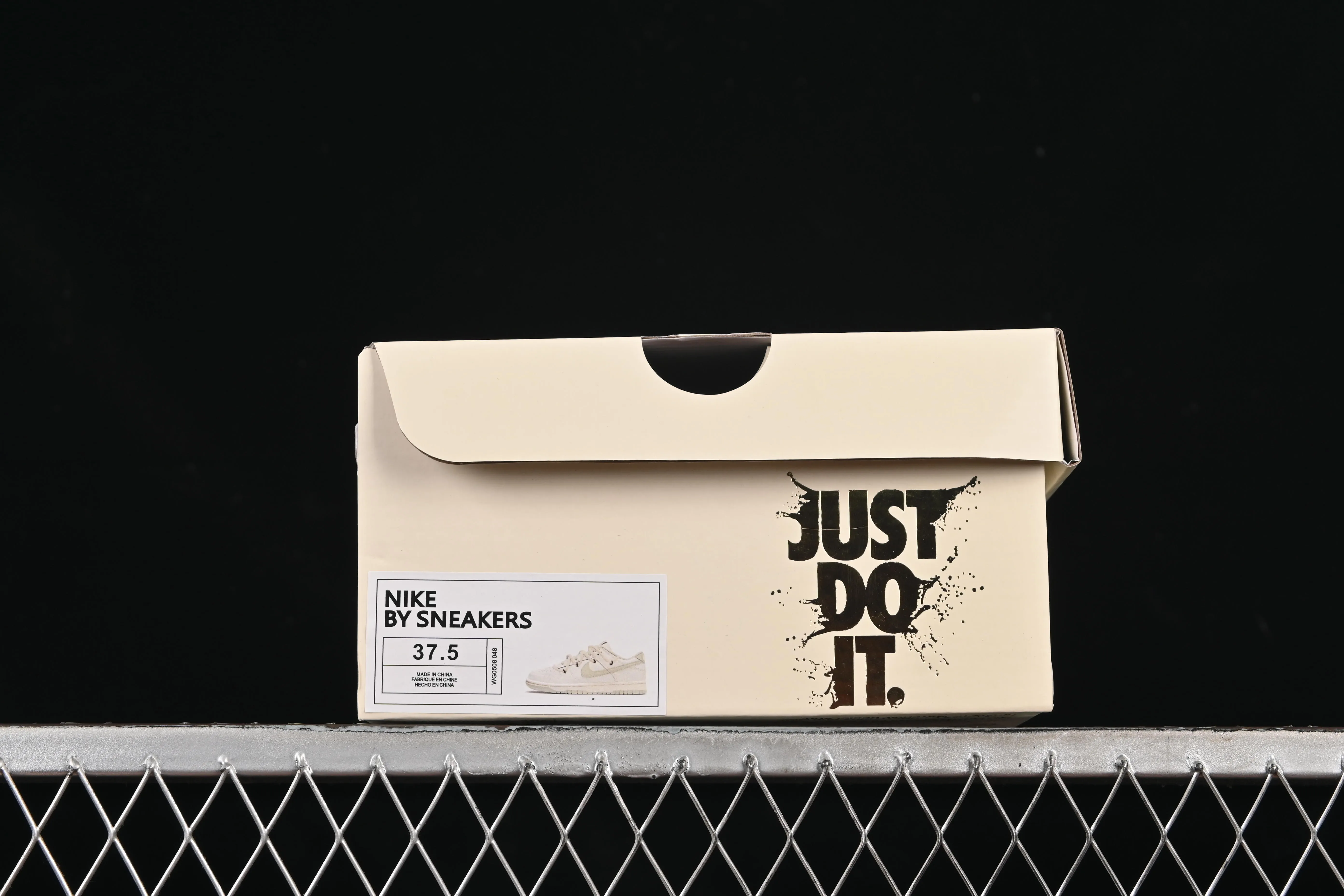 All Categories Nk SB Dunk Series Nk SB Dunk Low High-end Customized Low-top Shoes Nike SB Dunk Low "Just Do It" Straps Anniversary High-end Customized Low-top Casual Shoes WG0508-048